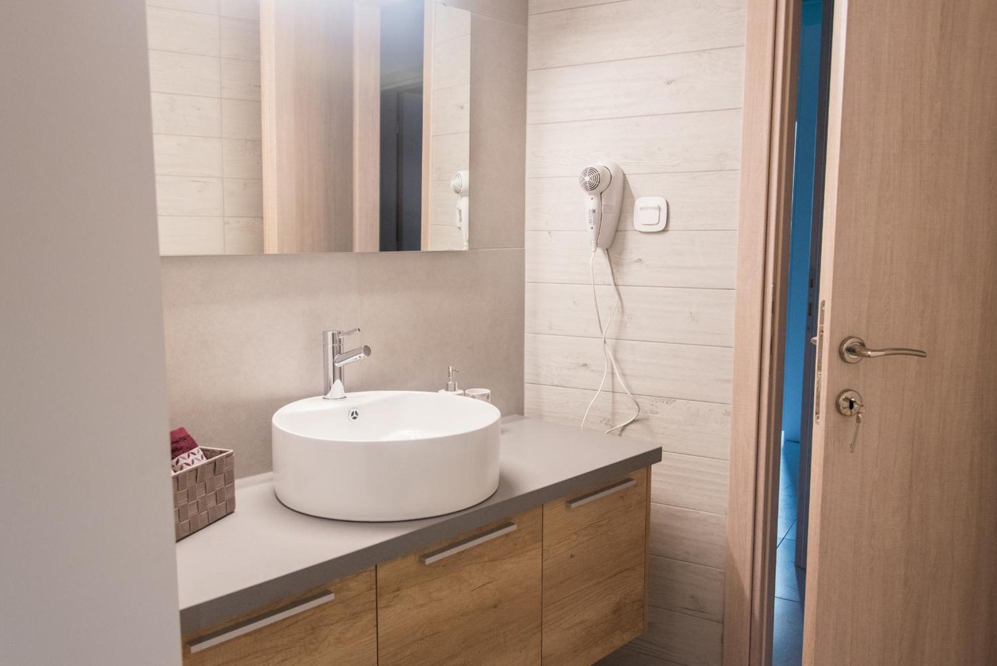 Comfy & Modern Apartment In The Heart Of Heraklion Exterior photo